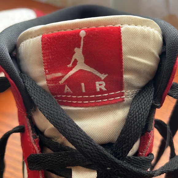 Nike Air Jordan 1 Mid “Chicago” youth (554725-173) - Picture 4 of 6